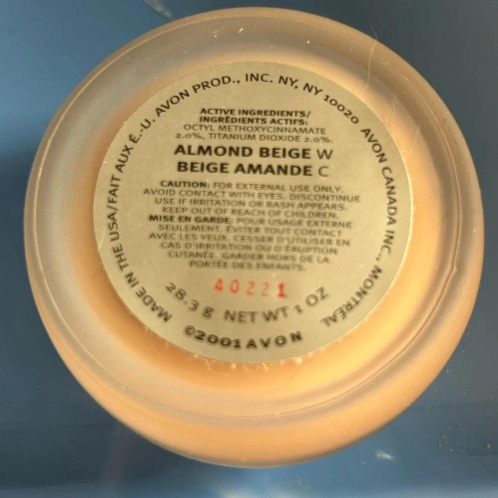 Avon Beyond Color Illuminating Radiance Vitamin C Foundation. Almond Beige